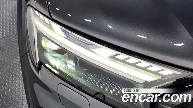 Audi SQ7 2025 — ფოტო 1/45