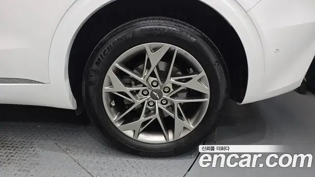 Genesis GV70 2021 — ფოტო 18/31