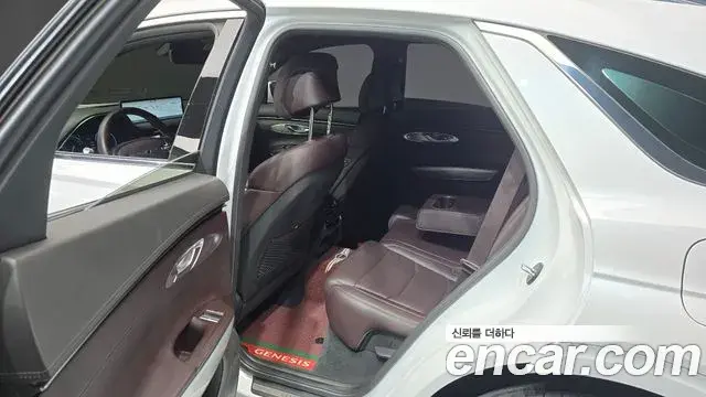 Genesis GV70 2021 — ფოტო 23/31