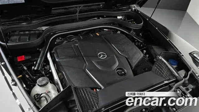 Mercedes-Benz G-Class 2025 — Photo 9/30