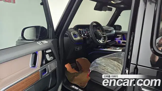 Mercedes-Benz G-Class 2025 — Photo 12/30