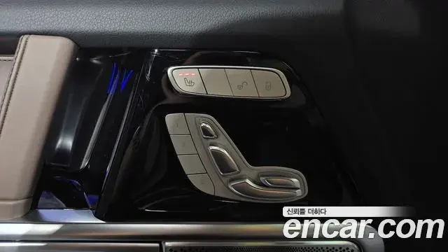 Mercedes-Benz G-Class 2025 — Photo 28/30