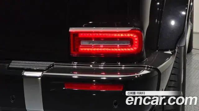 Mercedes-Benz G-Class 2025 — Photo 2/30
