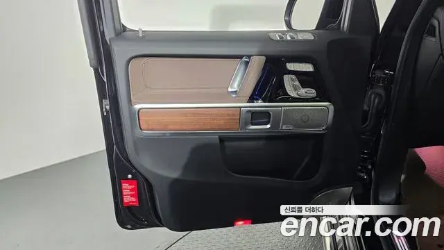 Mercedes-Benz G-Class 2025 — Photo 21/30