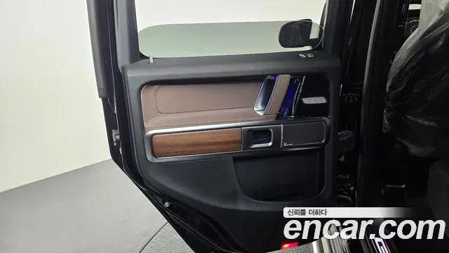 Mercedes-Benz G-Class 2025 — Photo 8/30
