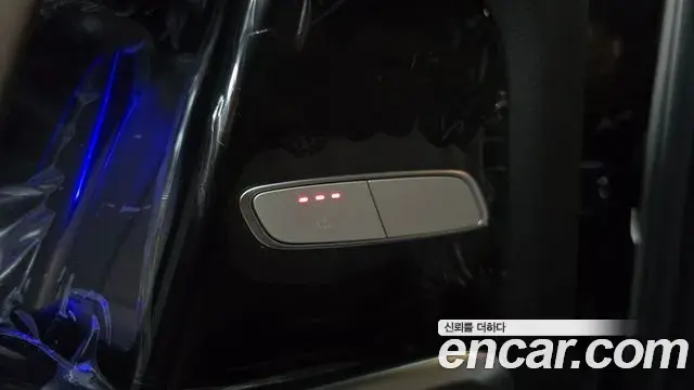 Mercedes-Benz G-Class 2025 — Photo 6/30