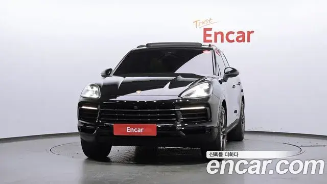 Porsche Cayenne 2019 — ფოტო 4/35