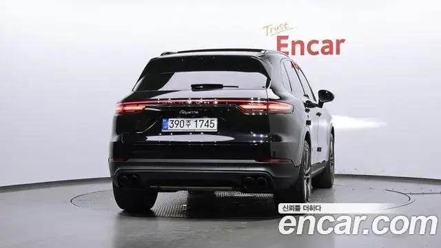Porsche Cayenne 2019 — ფოტო 8/35