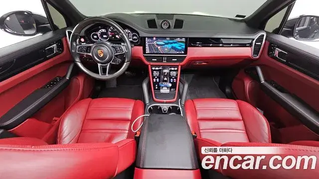 Porsche Cayenne 2019 — ფოტო 17/35