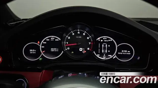 Porsche Cayenne 2019 — ფოტო 24/35