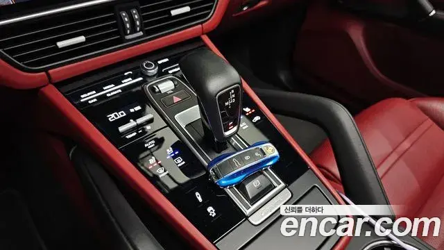 Porsche Cayenne 2019 — ფოტო 12/35