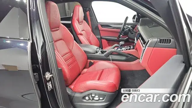 Porsche Cayenne 2019 — ფოტო 22/35