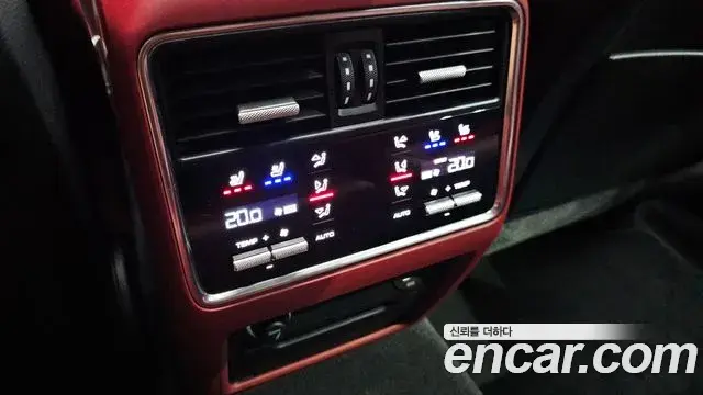 Porsche Cayenne 2019 — ფოტო 18/35