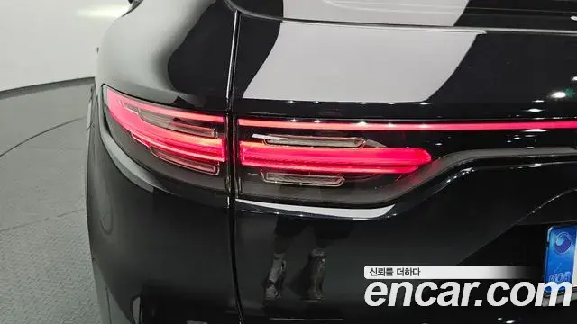 Porsche Cayenne 2019 — ფოტო 9/35