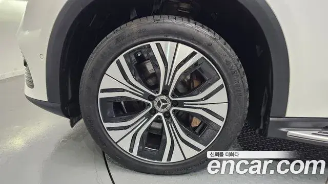 Mercedes-Benz EQE SUV 2023 — Photo 8/20