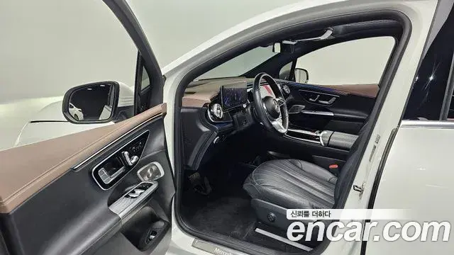 Mercedes-Benz EQE SUV 2023 — Photo 7/20