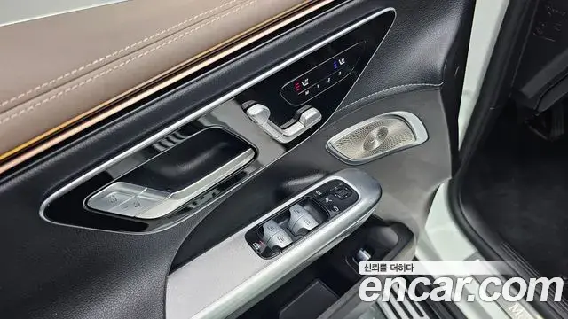 Mercedes-Benz EQE SUV 2023 — Photo 4/20