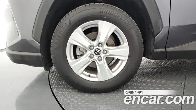 Toyota RAV4 2019 — Photo 4/20
