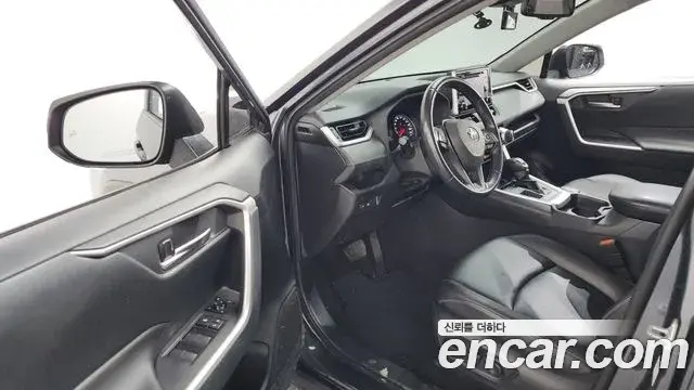 Toyota RAV4 2019 — Photo 9/20