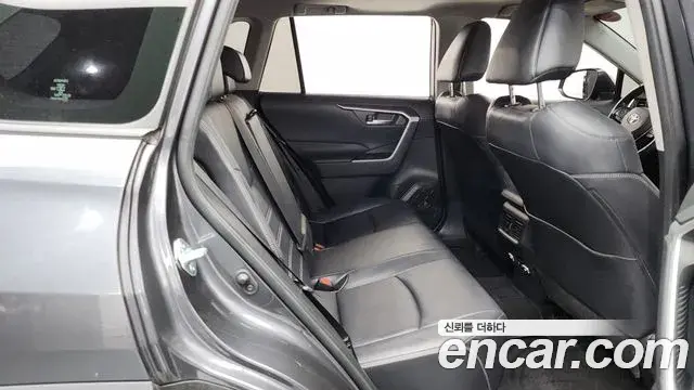 Toyota RAV4 2019 — Photo 11/20