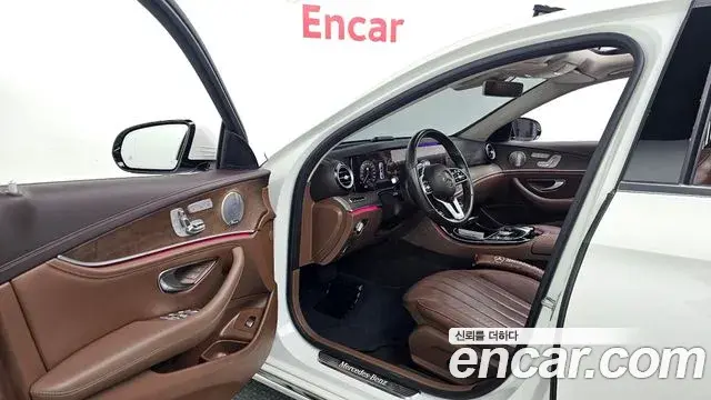 Mercedes-Benz E-Class 2019 — Фото 10/20