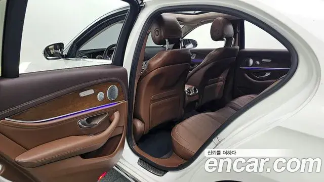 Mercedes-Benz E-Class 2019 — Фото 18/20
