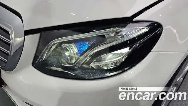 Mercedes-Benz E-Class 2019 — Photo 34/35