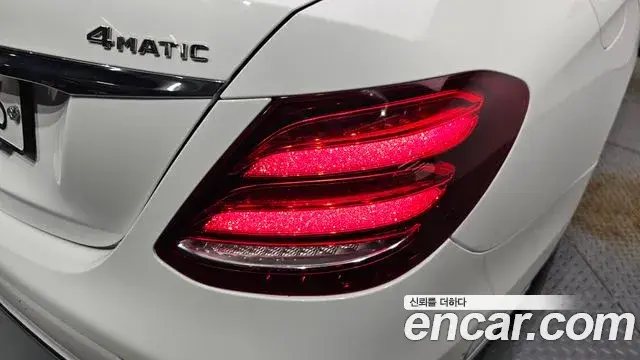Mercedes-Benz E-Class 2019 — Photo 5/35