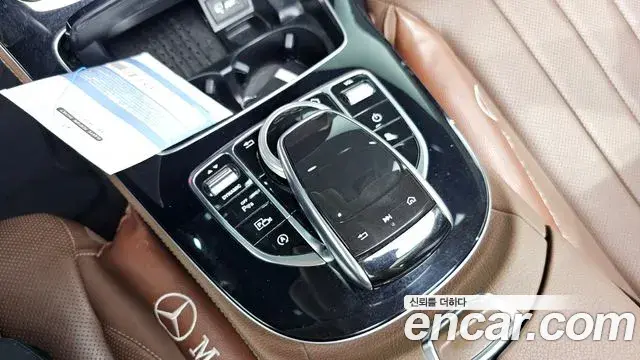 Mercedes-Benz E-Class 2019 — Photo 26/35