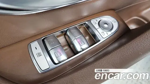 Mercedes-Benz E-Class 2019 — Photo 31/35