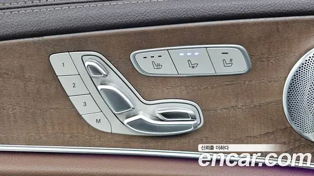 Mercedes-Benz E-Class 2019 — Photo 7/35