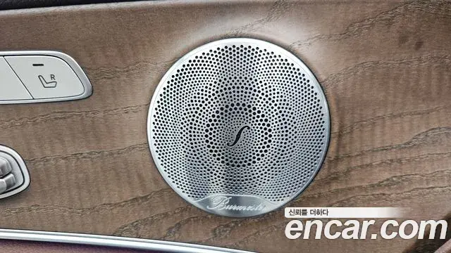 Mercedes-Benz E-Class 2019 — Photo 19/35