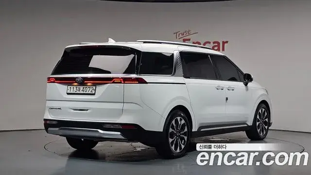 Kia Carnival 2021 — Photo 2/20