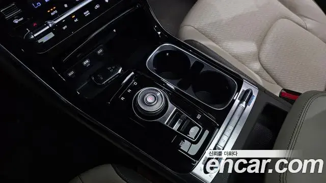 Kia Carnival 2021 — Photo 9/20