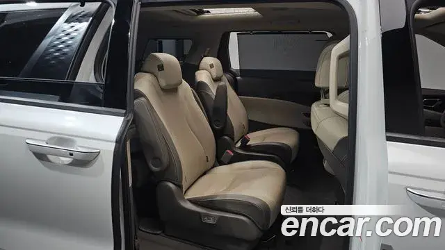 Kia Carnival 2021 — Photo 11/20