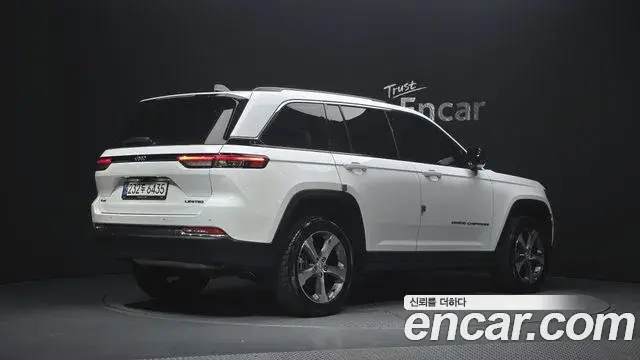 Jeep Grand Cherokee 2023 — Фото 2/20