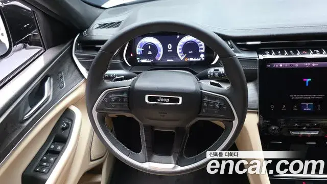 Jeep Grand Cherokee 2023 — Фото 13/20