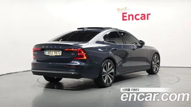 Volvo S60 2023 — Фото 2/20