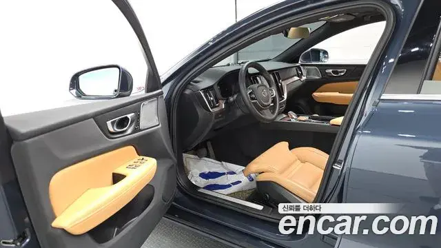 Volvo S60 2023 — Фото 9/20