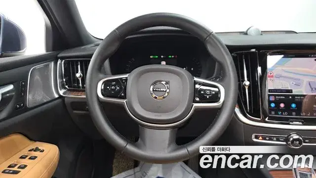 Volvo S60 2023 — Фото 13/20