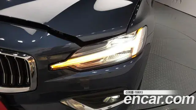 Volvo S60 2023 — Şəkil 23/37