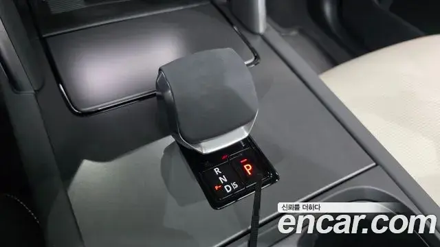 Land Rover Discovery Sport 2025 — Photo 18/38