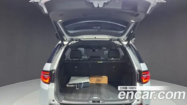 Land Rover Discovery Sport 2025 — Photo 28/38