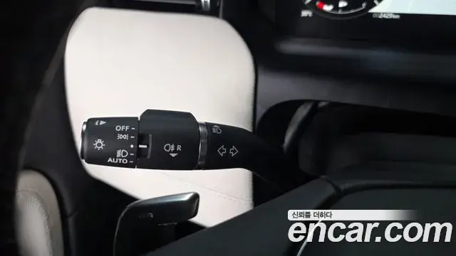 Land Rover Discovery Sport 2025 — Photo 30/38