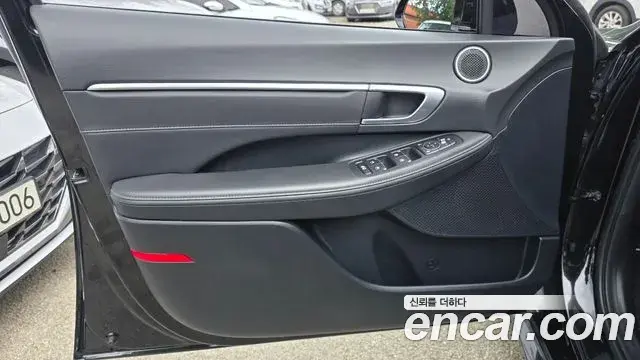 Hyundai Sonata Hybrid 2021 — Photo 24/30