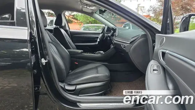 Hyundai Sonata Hybrid 2021 — Photo 21/30