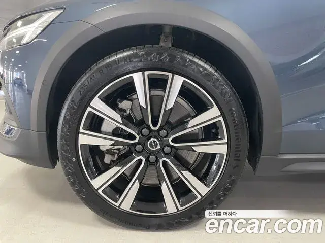 Volvo V60 Cross Country 2024 — ფოტო 14/20