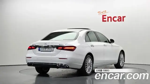 Mercedes-Benz E-Class 2023 — ფოტო 31/33
