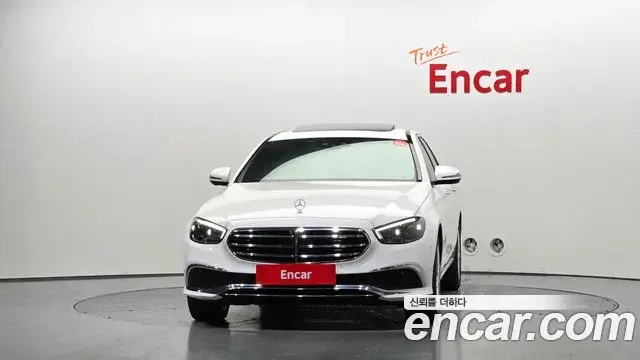 Mercedes-Benz E-Class 2023 — ფოტო 26/33