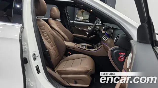 Mercedes-Benz E-Class 2023 — ფოტო 18/33